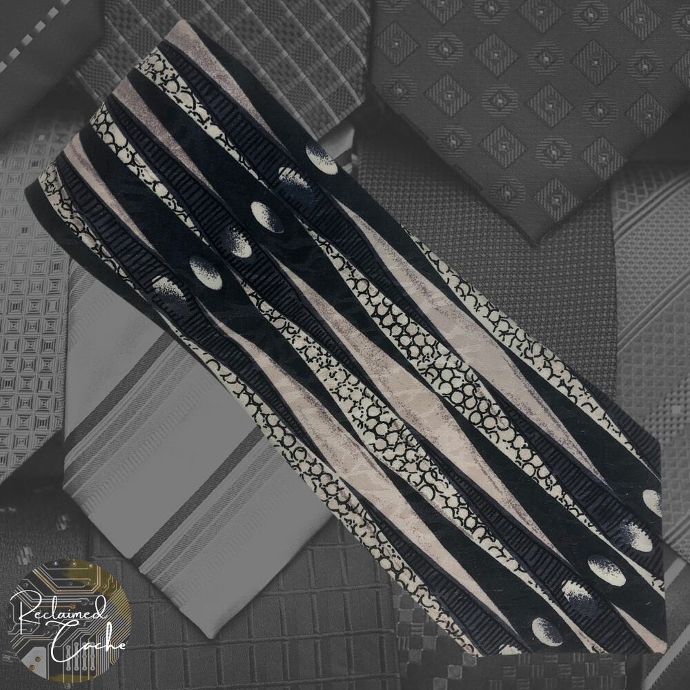 Abstract Diamond Pattern Tie
